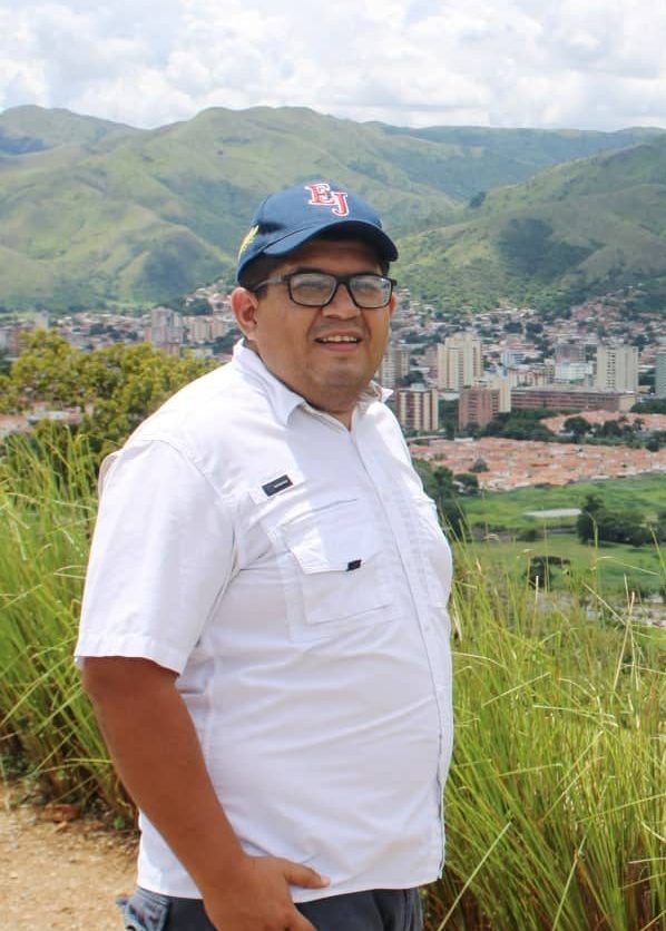Juan Carlos Sánchez en visita comunitaria